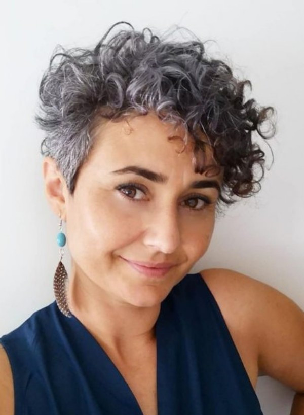 Bem na Foto: Corte de Cabelo Curto Cacheado para Senhoras