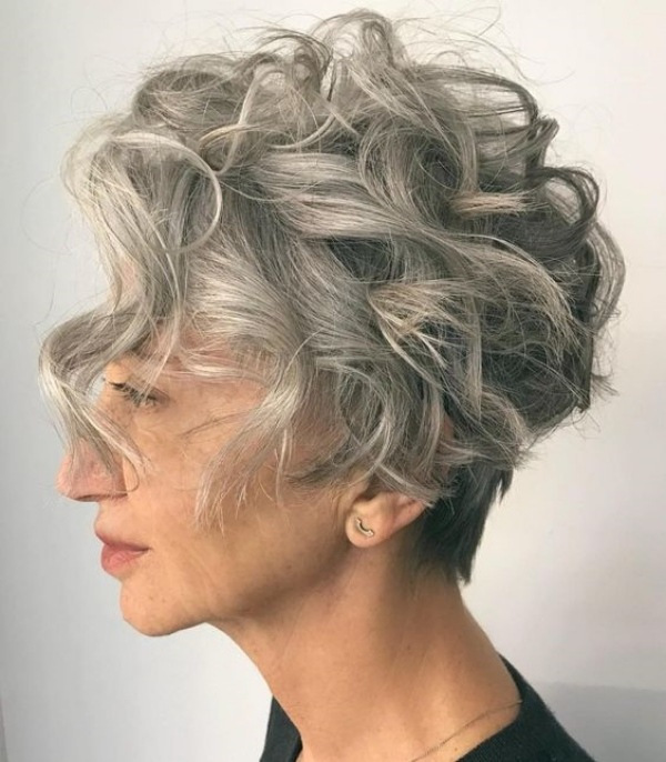 Bem na Foto: Corte de Cabelo Curto Cacheado para Senhoras