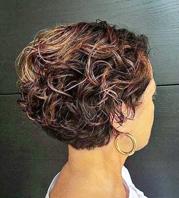 Bem na Foto: Corte de Cabelo Curto Cacheado para Senhoras