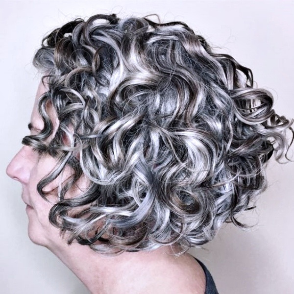 Bem na Foto: Corte de Cabelo Curto Cacheado para Senhoras