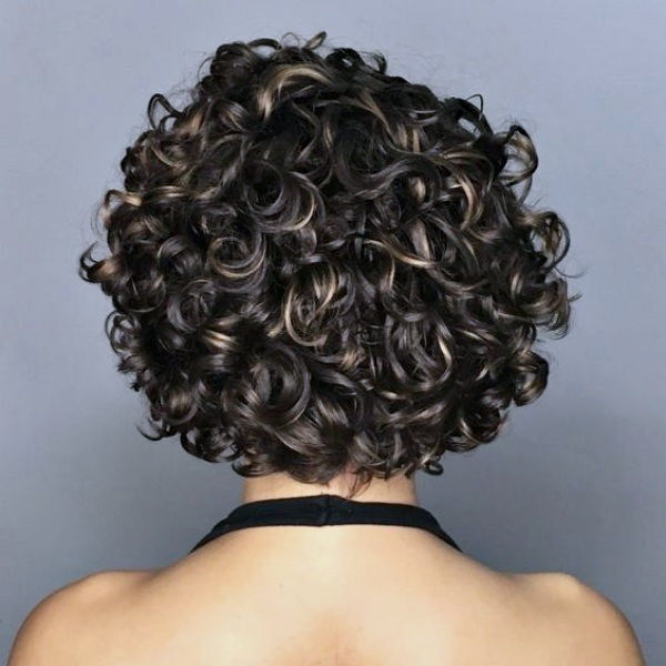 Bem na Foto: Corte de Cabelo Curto Cacheado para Senhoras