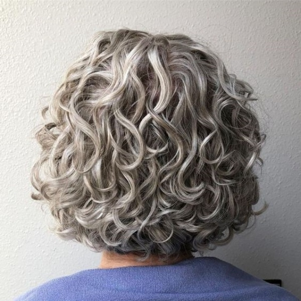 Bem na Foto: Corte de Cabelo Curto Cacheado para Senhoras