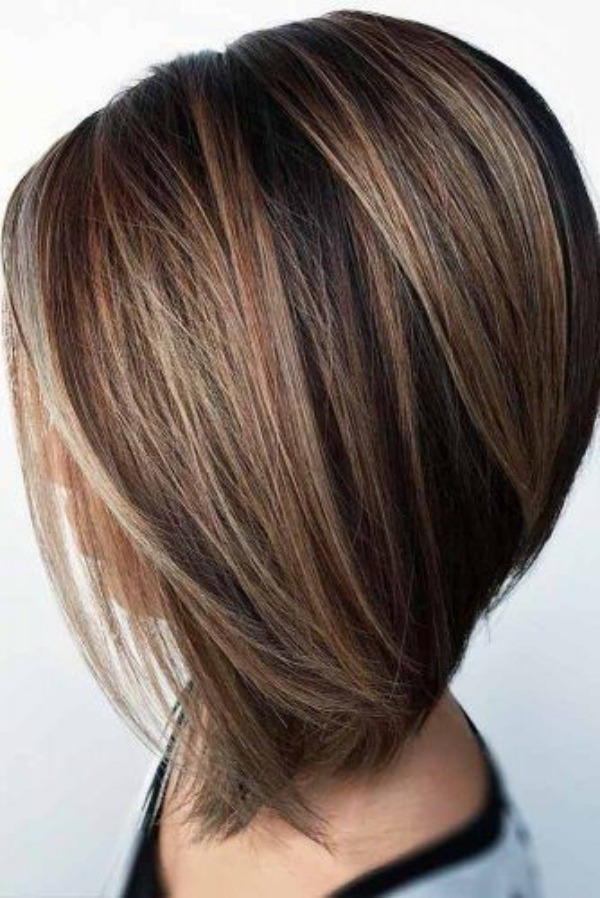 Bem na foto: Corte médio para cabelos lisos