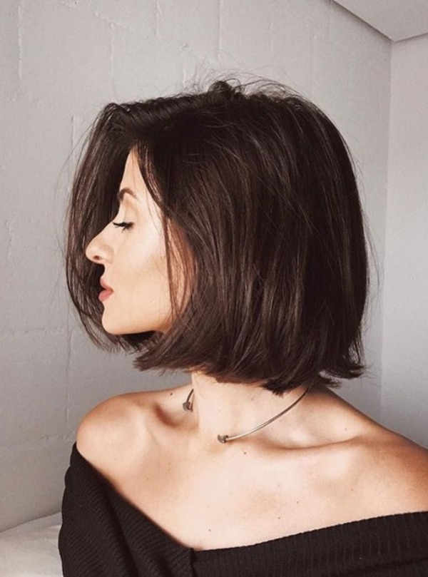 Bem na foto: Corte médio para cabelos lisos