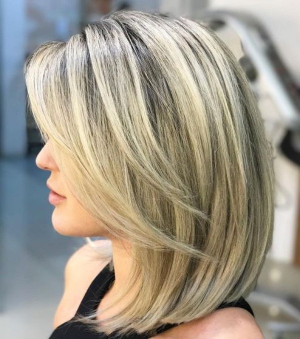Bem na foto: Corte médio para cabelos lisos