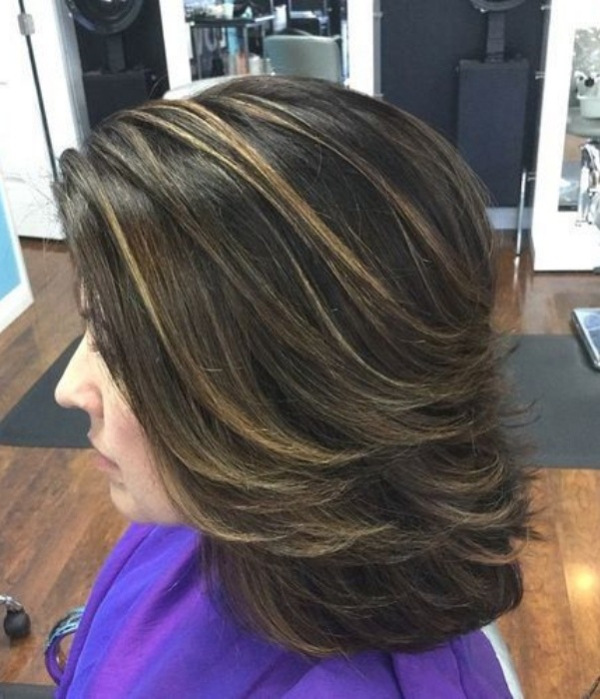 Bem na foto: Corte médio para cabelos lisos