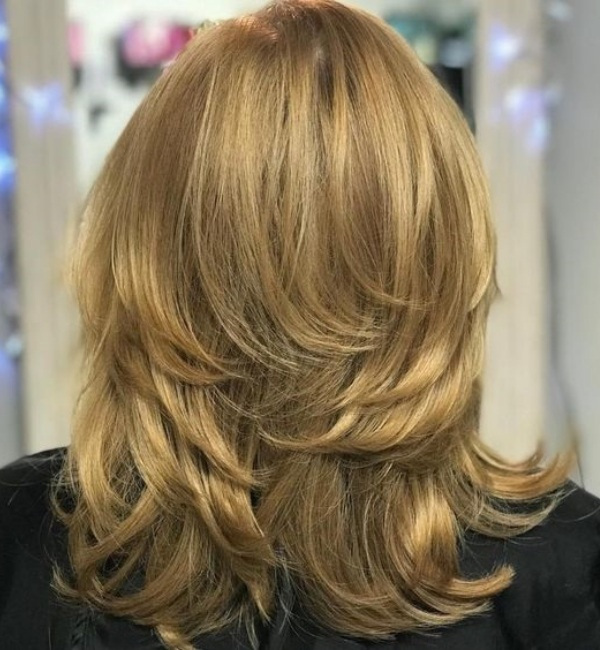 Bem na foto: Corte médio para cabelos lisos