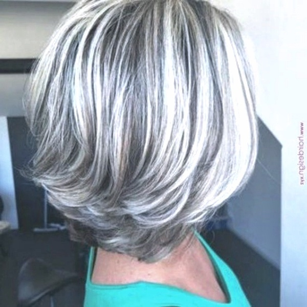 Bem na Foto: Corte para cabelos grisalhos ou brancos lisos