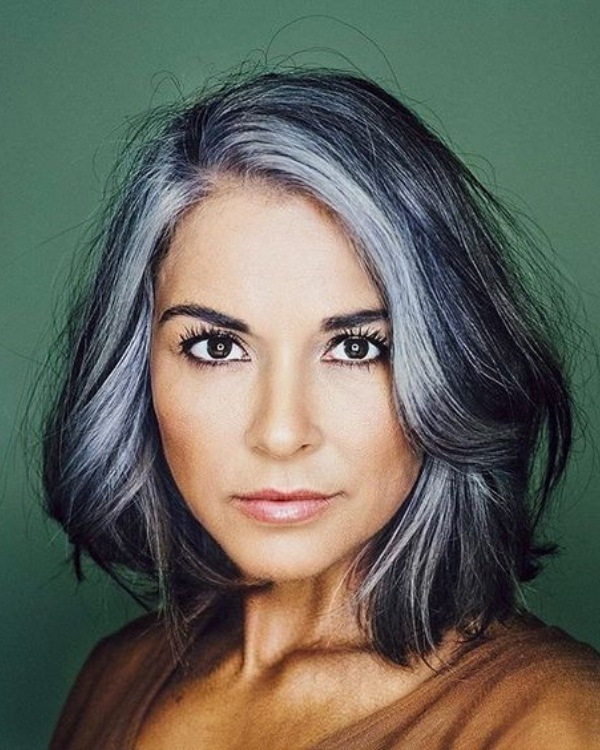1Bem na Foto: Corte para cabelos grisalhos ou brancos lisos