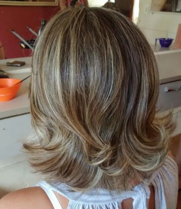 Bem na Foto: 15 Ideias para corte de cabelos médios lisos