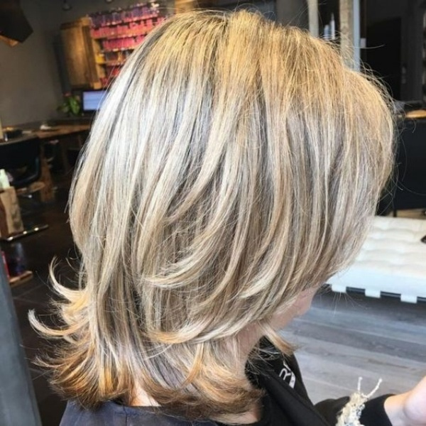 Bem na Foto: 15 Ideias para corte de cabelos médios lisos