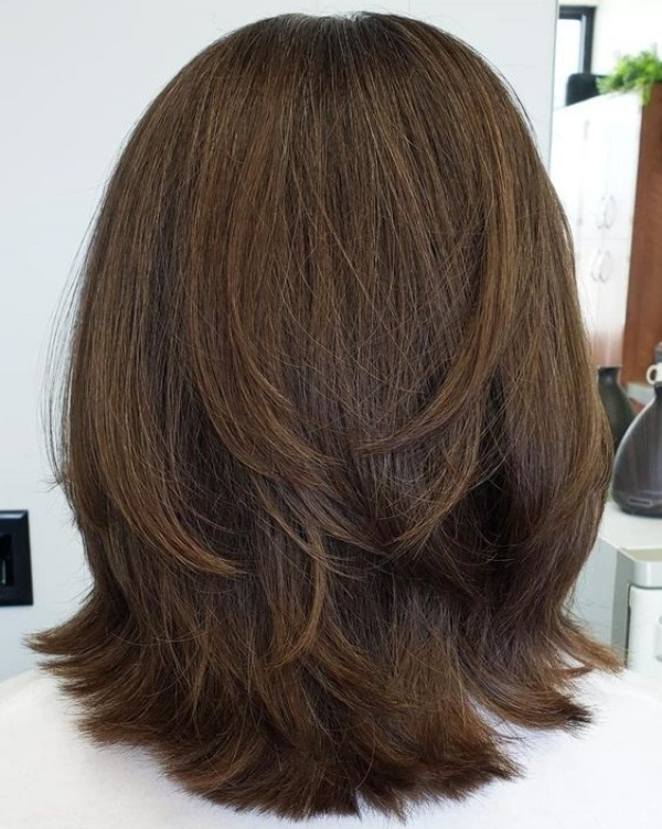 Bem na foto: +15 Ideias de corte médio para cabelos lisos