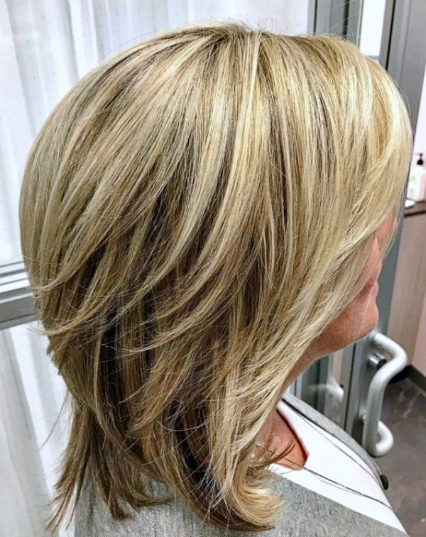 Bem na foto: +15 Ideias de corte médio para cabelos lisos