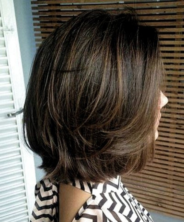Bem na foto: +15 Ideias de corte médio para cabelos lisos