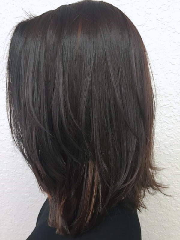 Bem na foto: +15 Ideias de corte médio para cabelos lisos