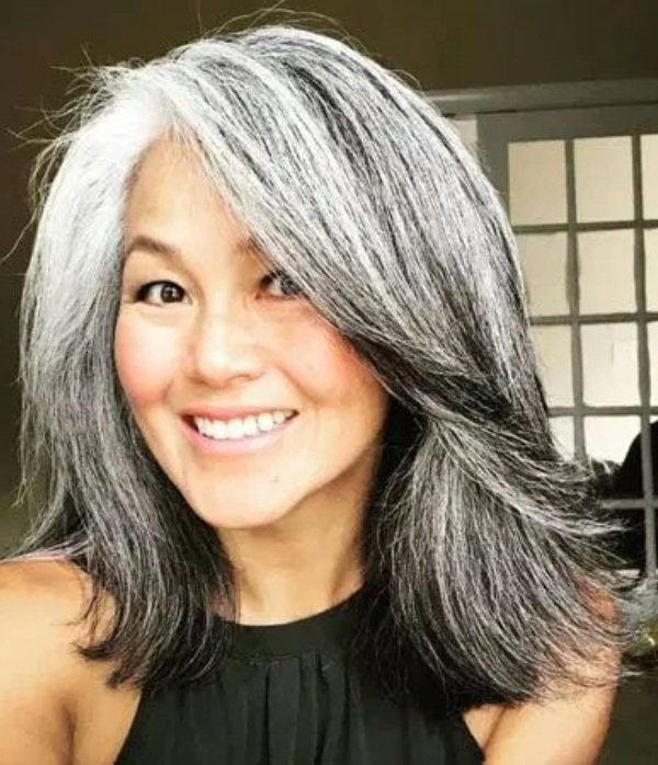 Corte para cabelos brancos ou grisalhos lisos
