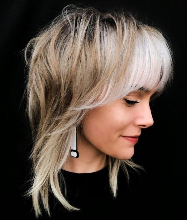 22 Ideias de corte de cabelo liso médio