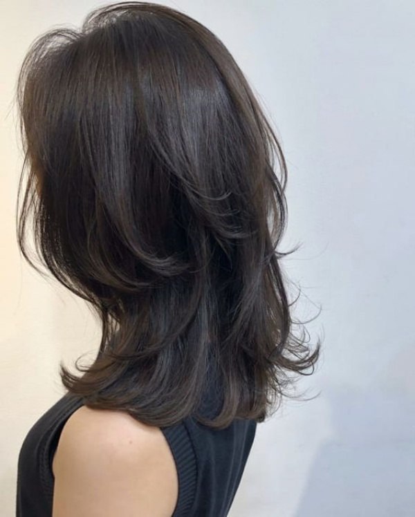 22 Ideias de corte de cabelo liso médio