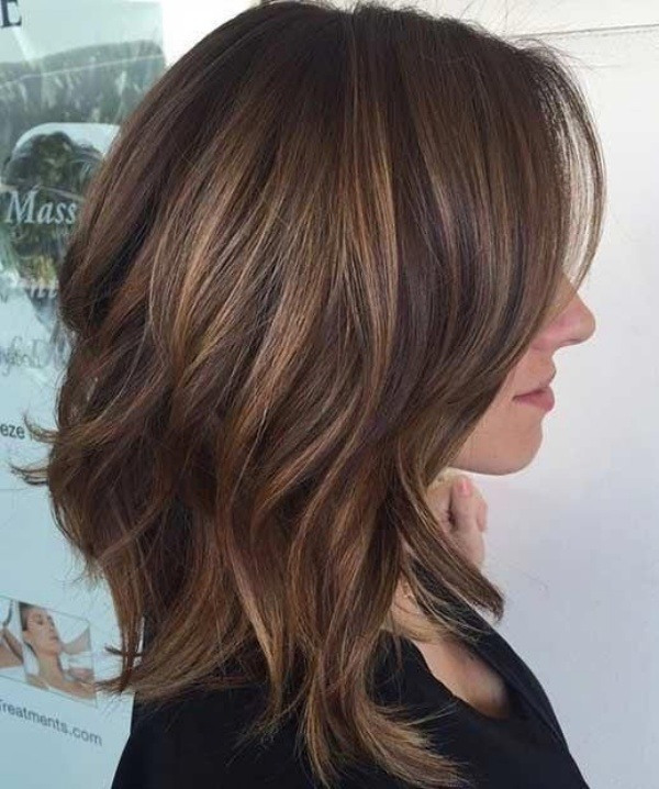22 Ideias de corte de cabelo liso médio