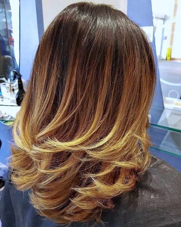 22 Ideias de corte de cabelo liso médio