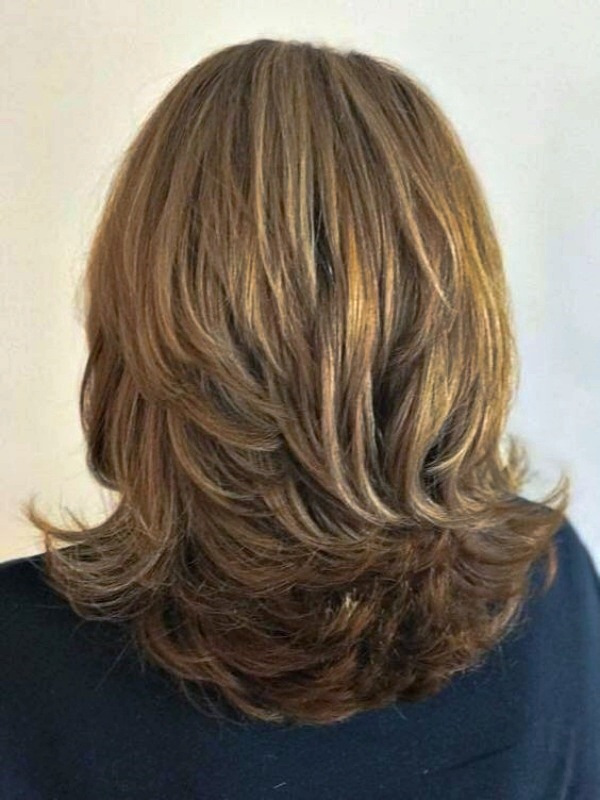 22 Ideias de corte de cabelo liso médio