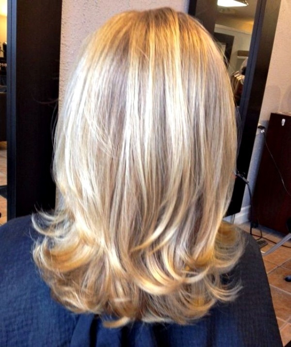 22 Ideias de corte de cabelo liso médio