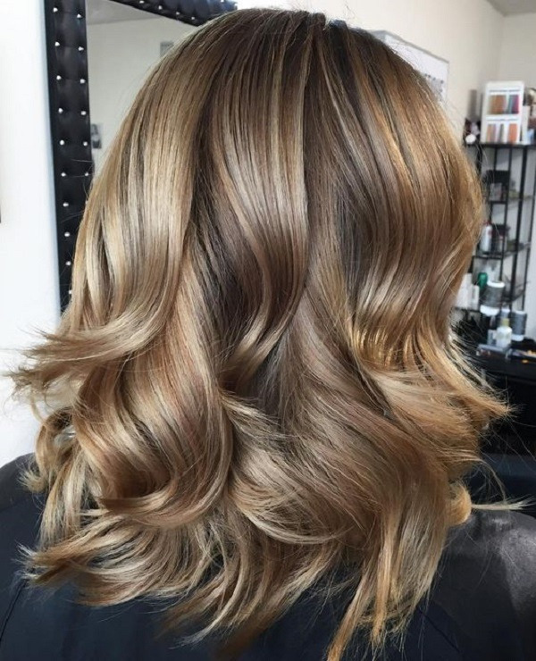 20 Ideias de corte para cabelos cacheados médios ou longos