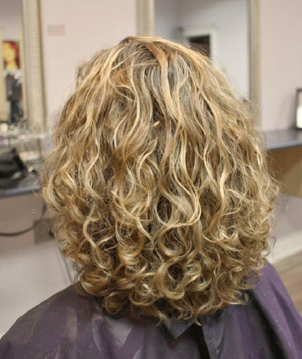 20 Ideias de corte para cabelos cacheados médios ou longos