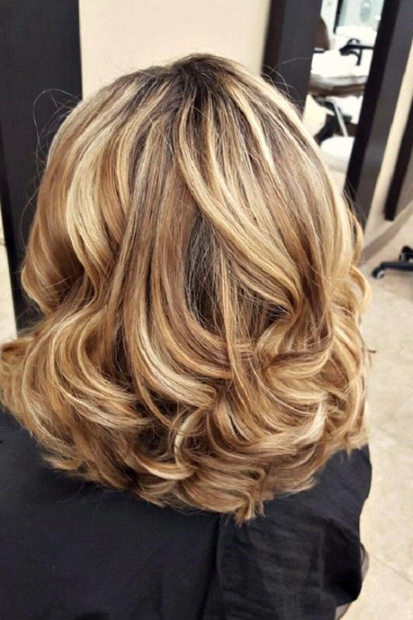 19 Ideias de corte para cabelos cacheados médios ou longos