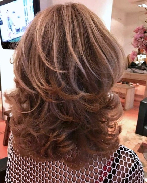 19 Ideias de corte para cabelos cacheados médios ou longos