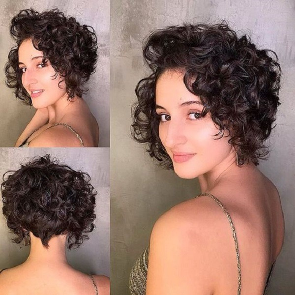 Bem na Foto: +19 Ideias de corte para cabelos curtos cacheados
