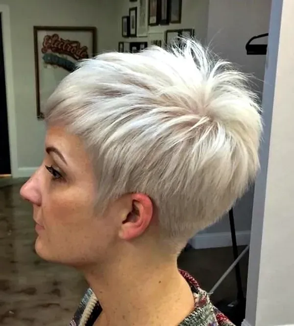 Bem na foto: 20 modelos de cortes para cabelo curto liso e fino