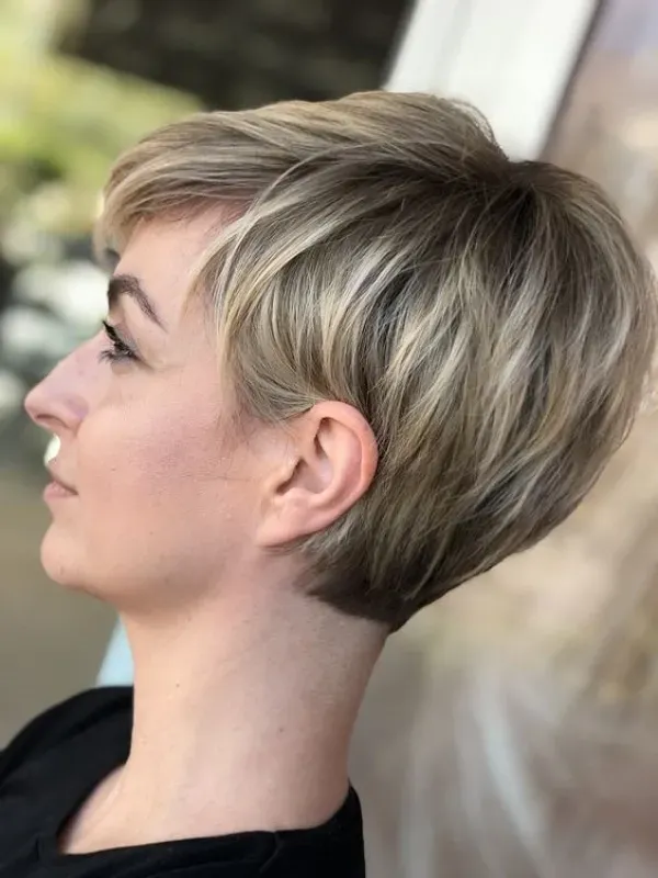 Bem na foto: 20 modelos de cortes para cabelo curto liso e fino
