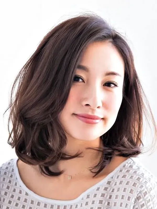 Bem na Foto: 20 dicas de corte de cabelo médio para orientais