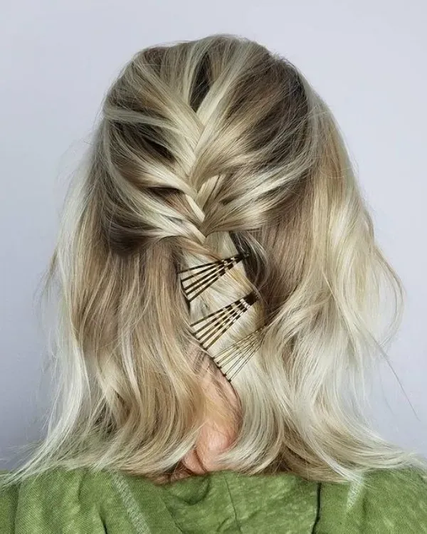 Penteados fáceis para cabelos longos com grampos de cabelo