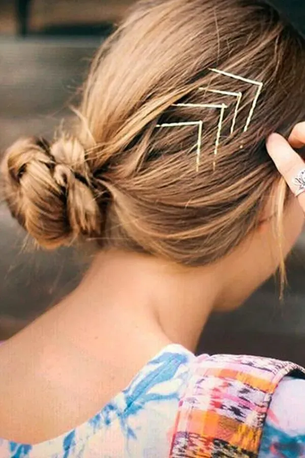 Penteados fáceis para cabelos longos com grampos de cabelo