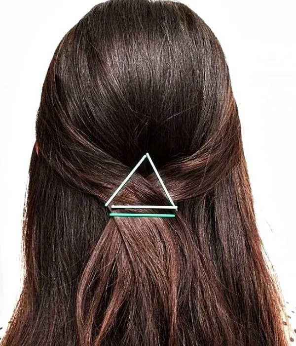 Penteados fáceis para cabelos longos com grampos de cabelo