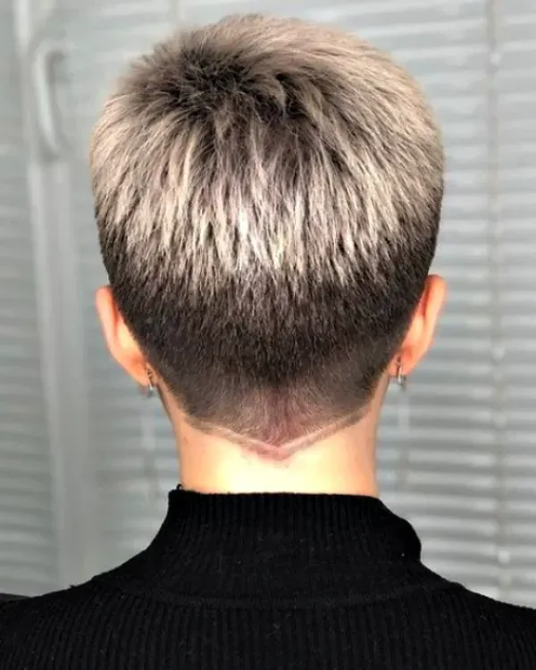 14 inspirações de corte de cabelo com hair tattoo feminino