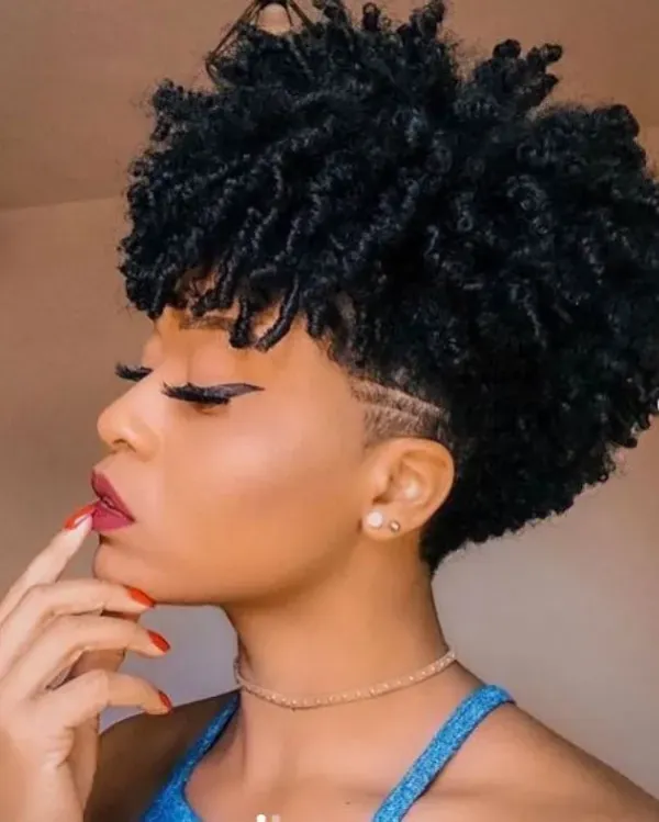 14 inspirações de corte de cabelo com hair tattoo feminino
