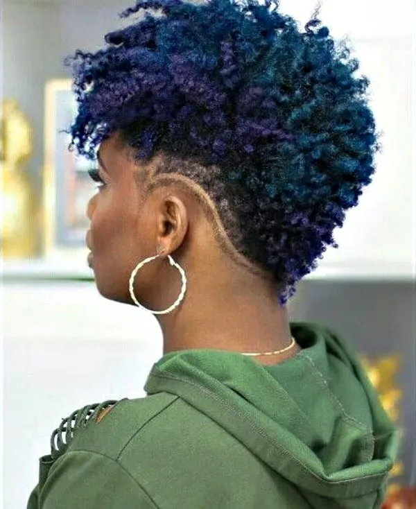14 inspirações de corte de cabelo com hair tattoo feminino
