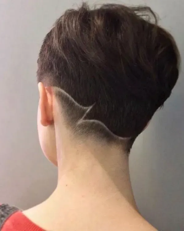 14 inspirações de corte de cabelo com hair tattoo feminino