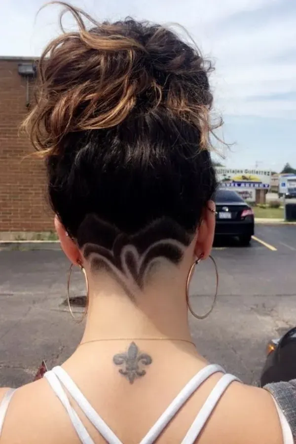 14 inspirações de corte de cabelo com hair tattoo feminino