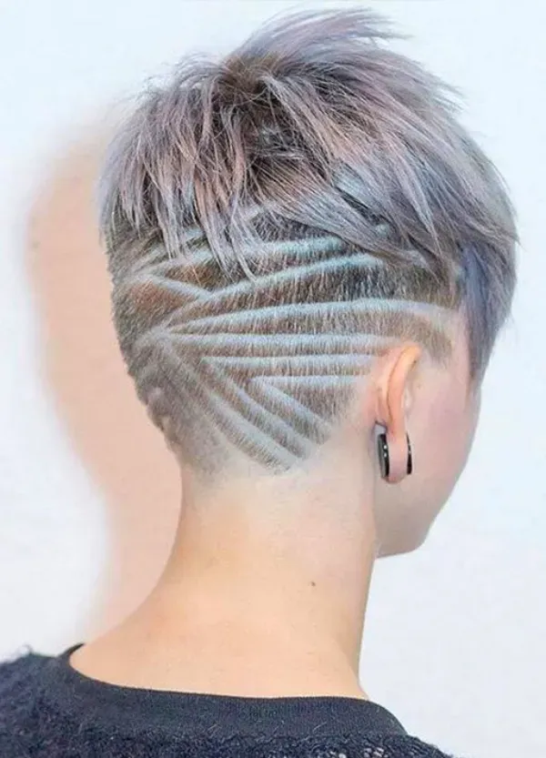 14 inspirações de corte de cabelo com hair tattoo feminino