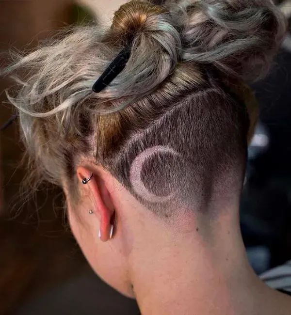 14 inspirações de corte de cabelo com hair tattoo feminino