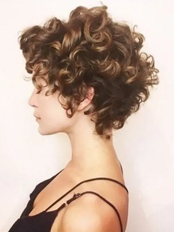 Bem na Foto: Corte curto para cabelos cacheados