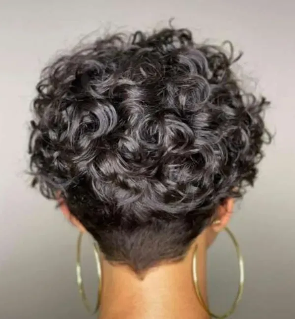 Bem na Foto: Corte curto para cabelos cacheados