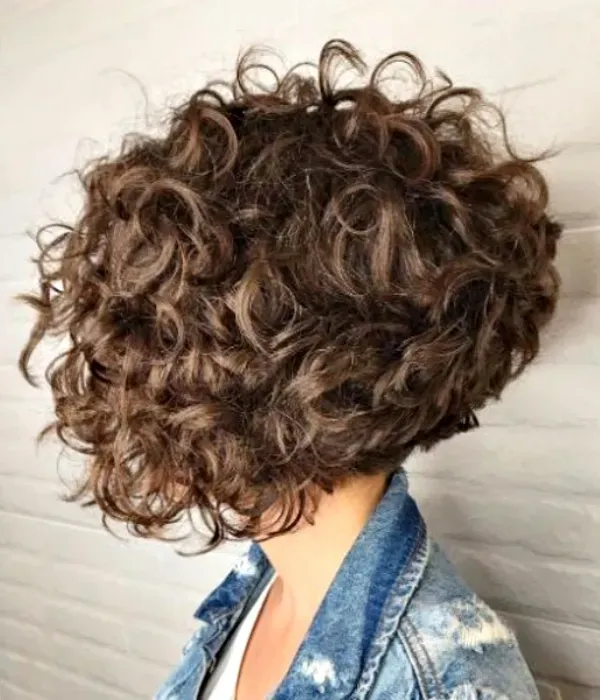 Bem na Foto: Corte curto para cabelos cacheados