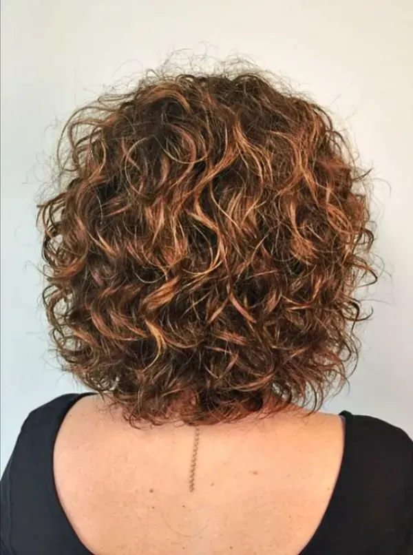 Bem na Foto: Corte médio para cabelos com cachos