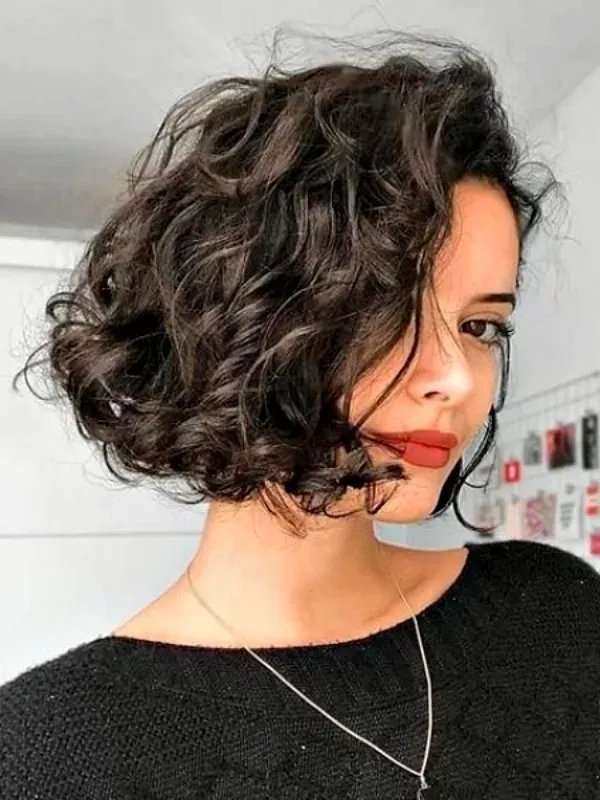 Bem na Foto: Corte médio para cabelos com cachos