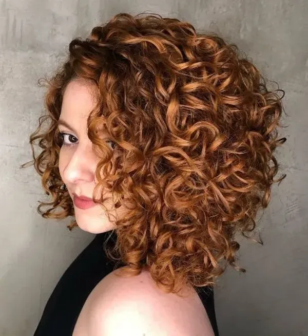 Bem na Foto: Corte médio para cabelos com cachos